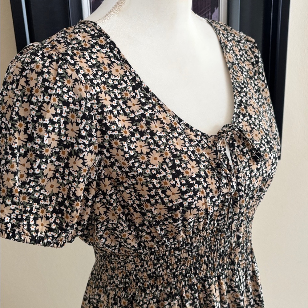 Floral Short Sleeve Floral Dress - Picture 5 of 12